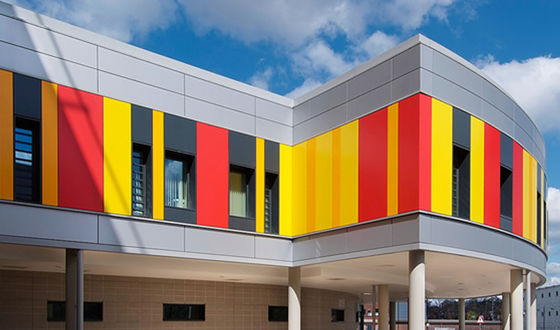 مبنى صناعي مصمم من الإطار الصلب