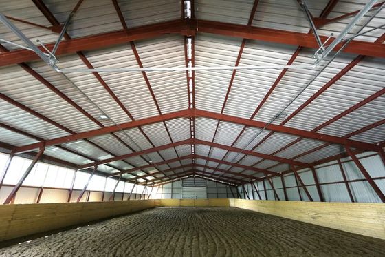 مجموعات قاعة حلبة ركوب الخيل الداخلية ذات الهيكل الفولاذي الخفيف مع تصميم مجاني